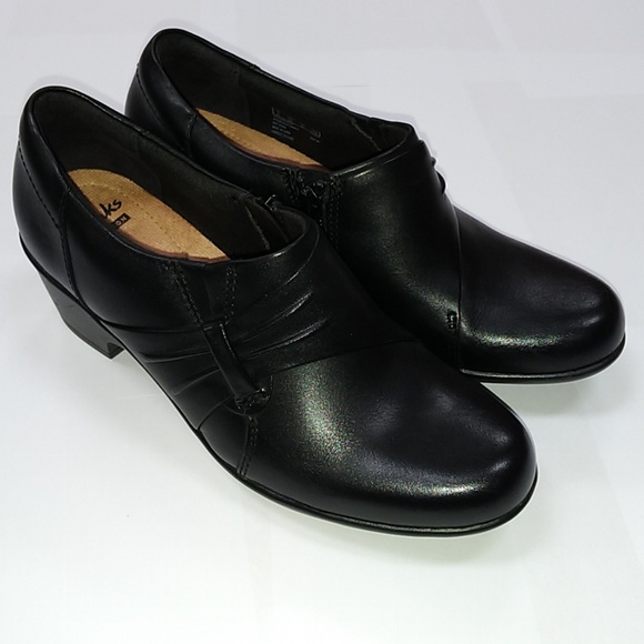 clarks black leather clogs